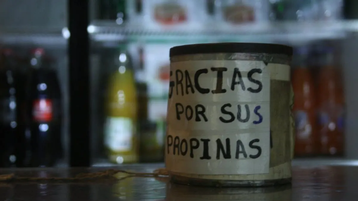 Bote de propinas: Foto: Nicolás Pereira.