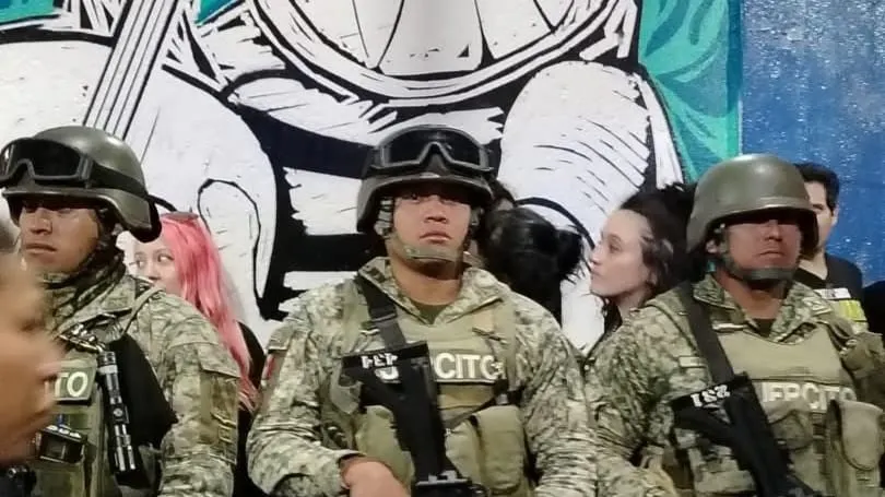 Desaloja Ejército concierto del músico vasco Fermín Muguruza en el Multiforo Alicia de CDMX