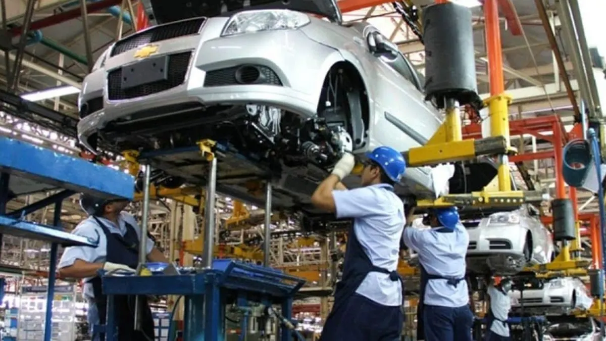Incertidumbre causada por los aranceles de EU derrumba la producción de automóviles en México