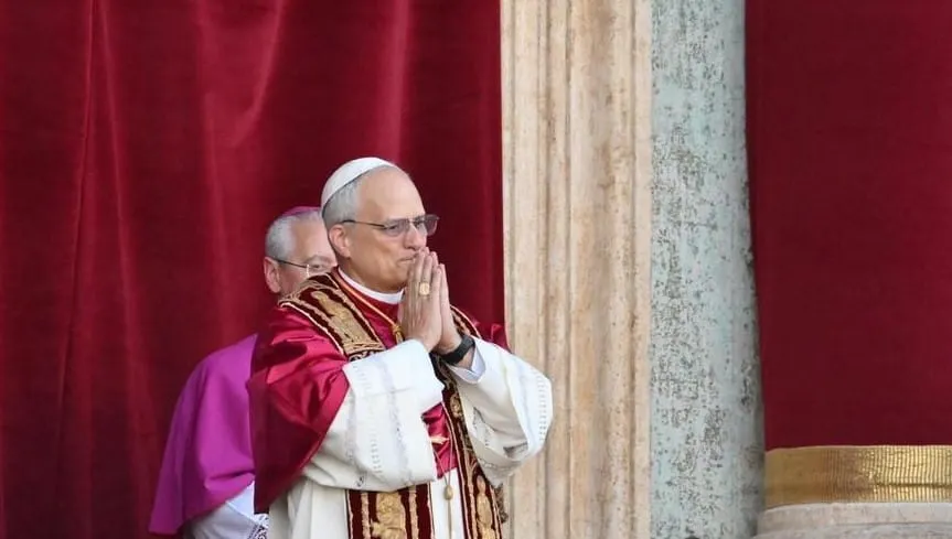 En medio de la guerra arancelaria de Trump, elige El Vaticano un papa estadounidense