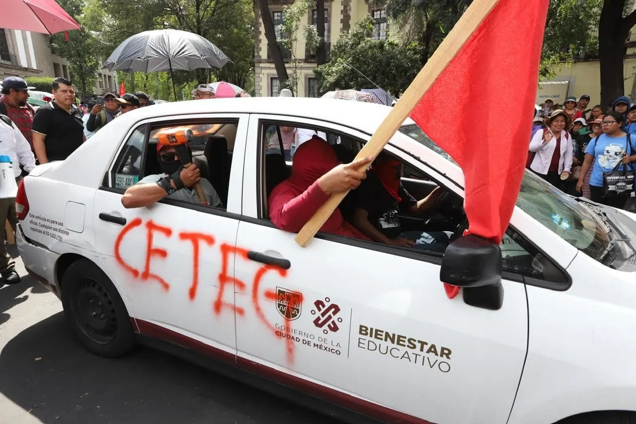 Segob condena actos vandálicos durante marcha de la CNTE en CDMX