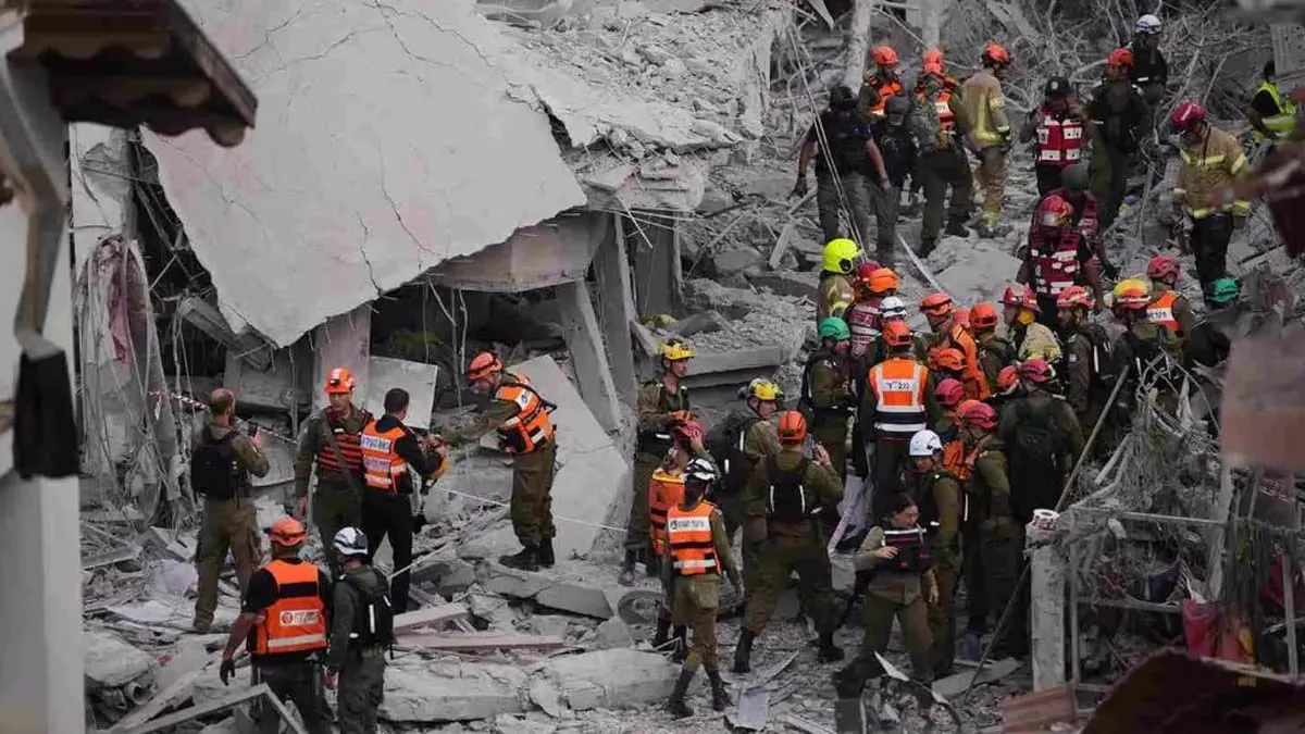 Irán podría atacar bases de EU, Reino Unido y Francia si defienden a Israel; conflicto deja más de 80 muertos