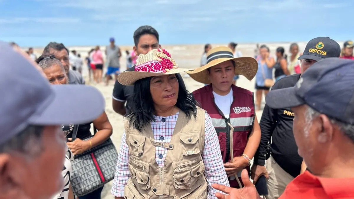 Abelina López supervisa acciones preventivas en Barra Vieja ante avance de 'Erick'