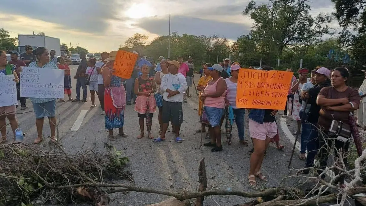 Bloquean habitantes de Juchitán la Acapulco–Pinotepa; exigen censo y apoyo por Erick
