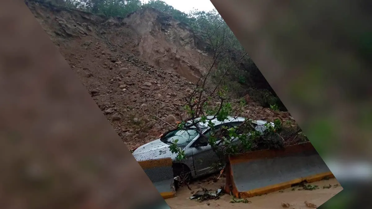 Derrumbe por lluvias cierra  el paso en la Autopista del Sol de Guerrero