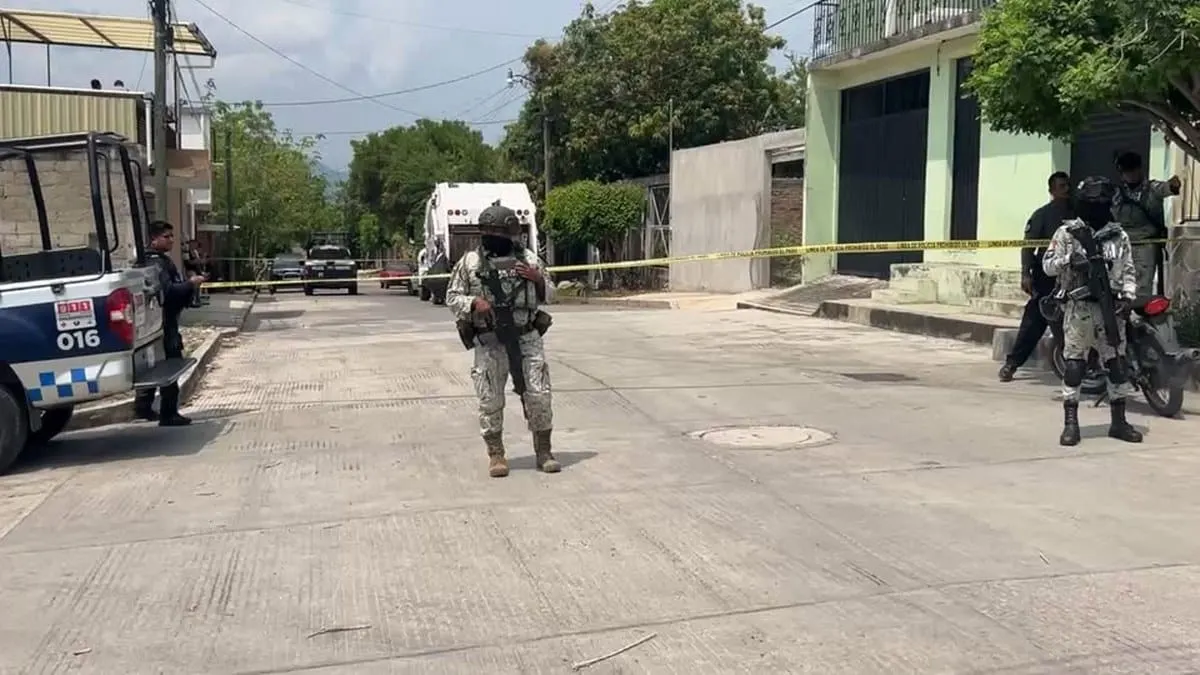 Hallan explosivos en camión recolector de basura en Iguala