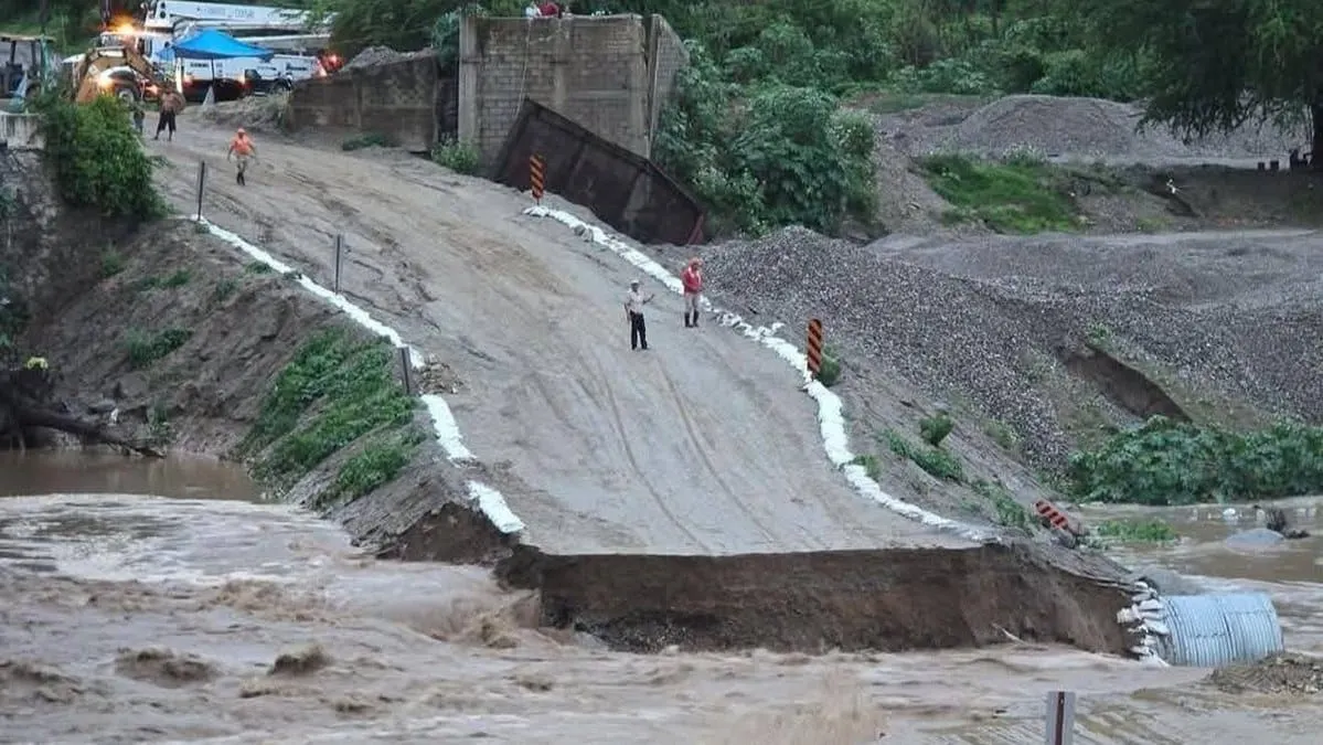 Por Dalila, colapsa puente provisional del río Omitlán en Juan R. Escudero, Guerrero