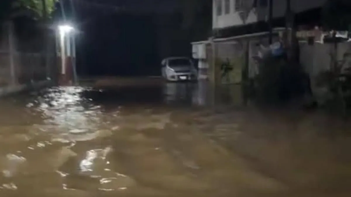 Se desborda el río Atoyac e inunda comunidad de Hacienda de Cabañas en Guerrero