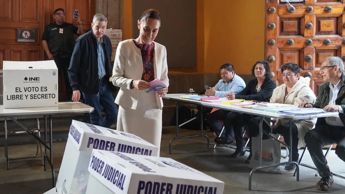 Sheinbaum vota en la elección del poder judicial.
