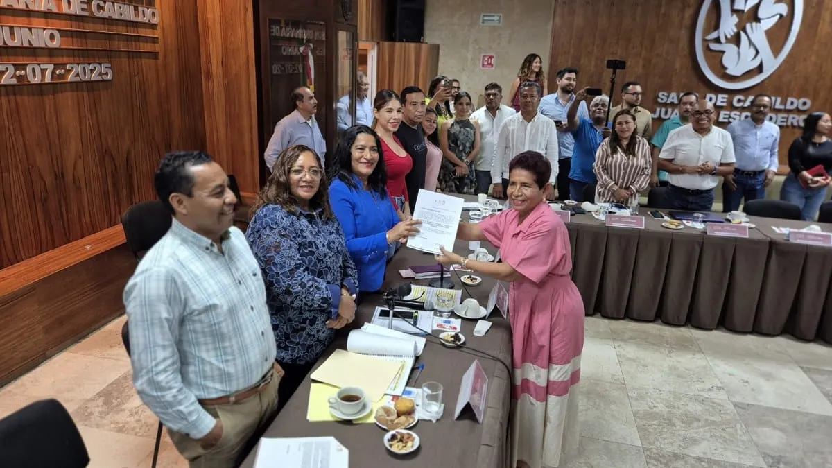 Reconocen a Abelina López por fortalecer Protección Civil y turismo en Acapulco
