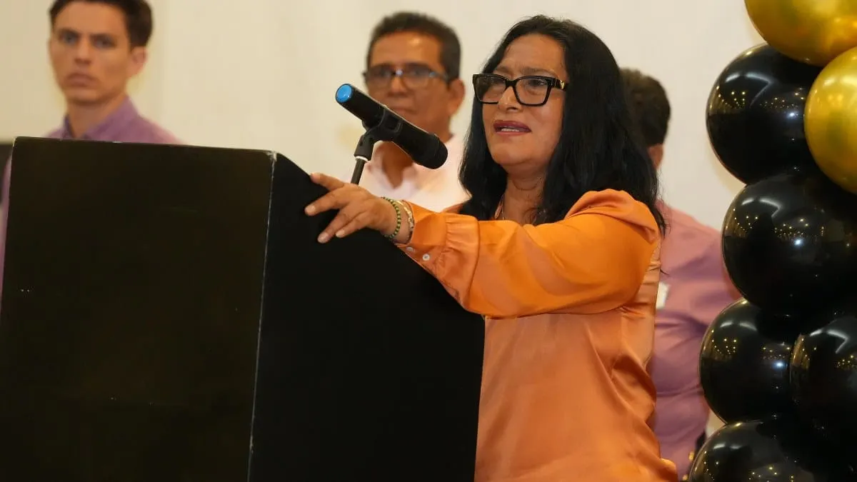 Comparece equipo jurídico de Abelina López ante el Congreso por proceso de revocación de mandato