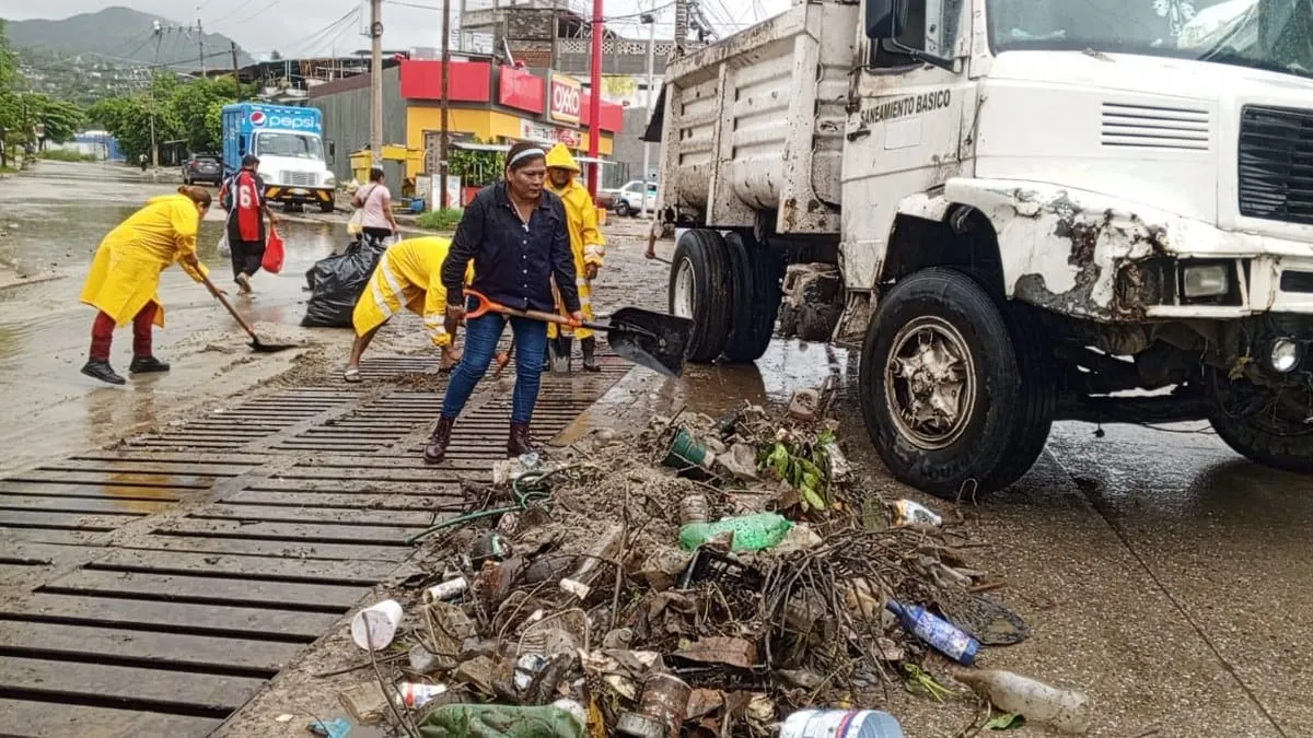 Recolecta gobierno de Acapulco mil toneladas de basura tras lluvias de “Flossie”