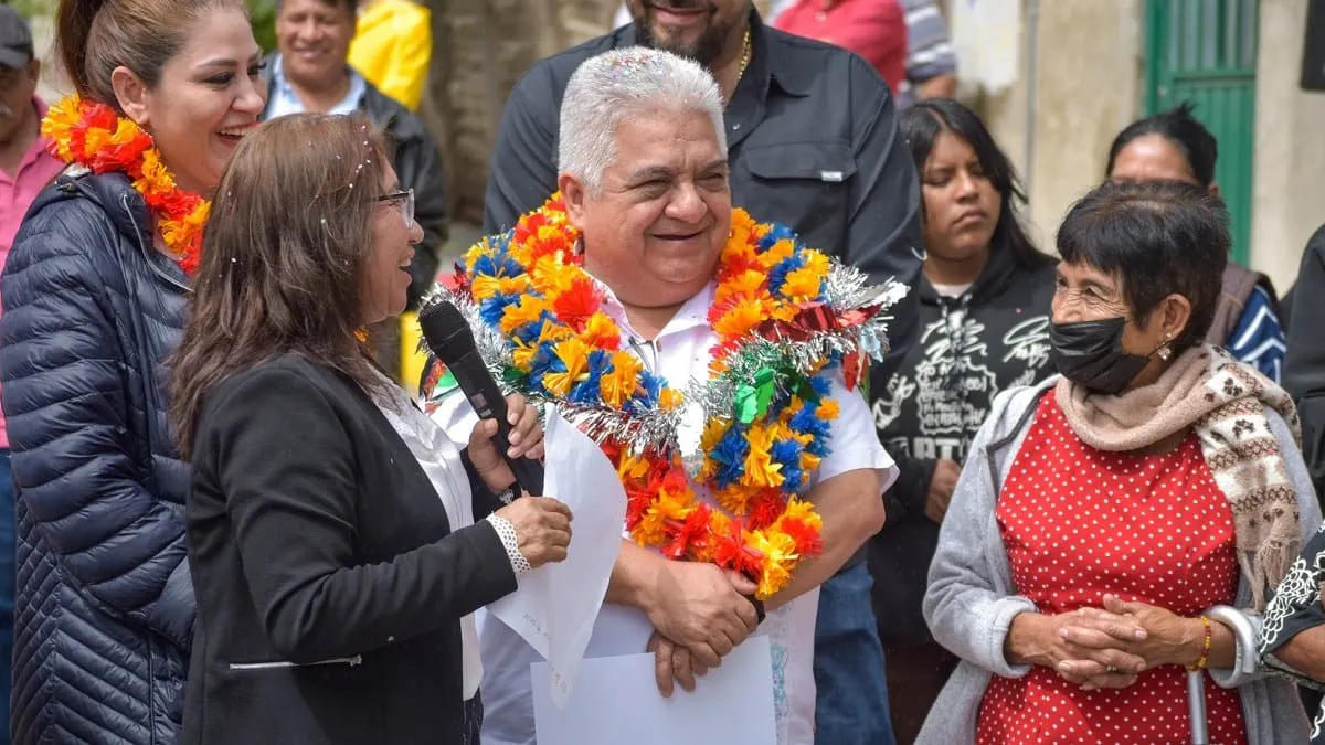 Tras 40 años, pavimentan calle en Jardín Los Pinos en Chilpancingo