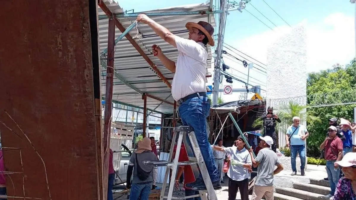 Retiran a comerciantes semifijos de la avenida Cuauhtémoc de Acapulco