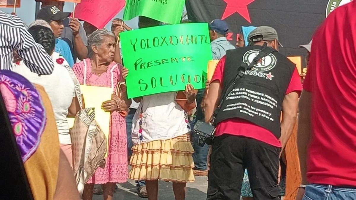 Bloquean en Marquelia, Guerrero; exigen censo tras huracán y acusan “abandono y desprecio”