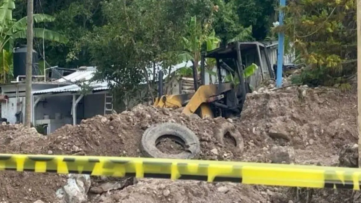 Suspenden labores de desazolve en Chilpancingo tras quema de retroexcavadora