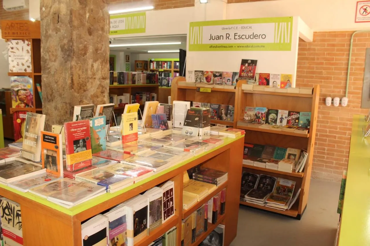 Reabre librería EDUCAL en Acapulco tras permanecer cerrada por huracán Otis