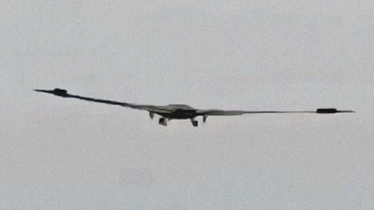 China sorprende con un nuevo avión furtivo de ala de gran tamaño; se ignora su próposito