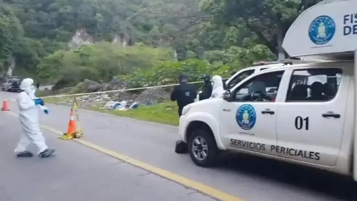 Hallan restos humanos a un costado de la carretera Chilpancingo-Tixtla