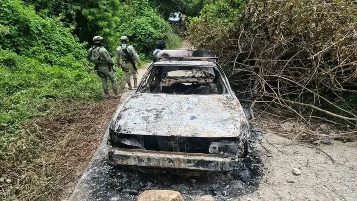 Hallan cuatro cuerpos calcinados dentro de un vehículo en Ayutla, Guerrero