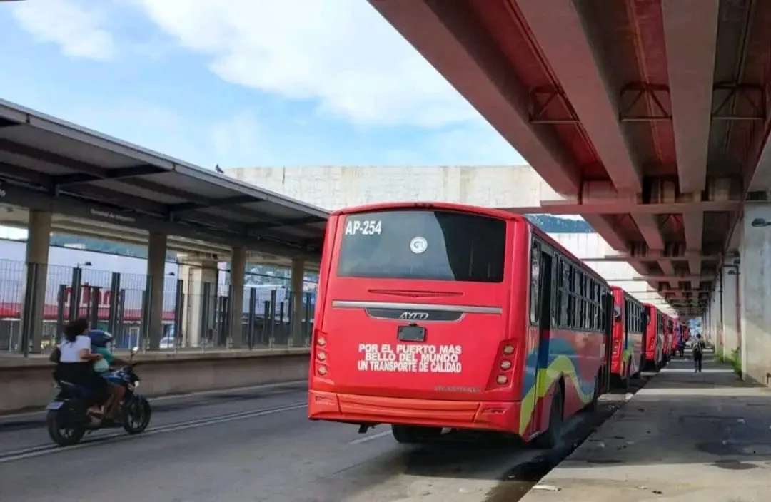 Colapso vial en Acapulco: paro del Acabús deja sin servicio a miles de usuarios