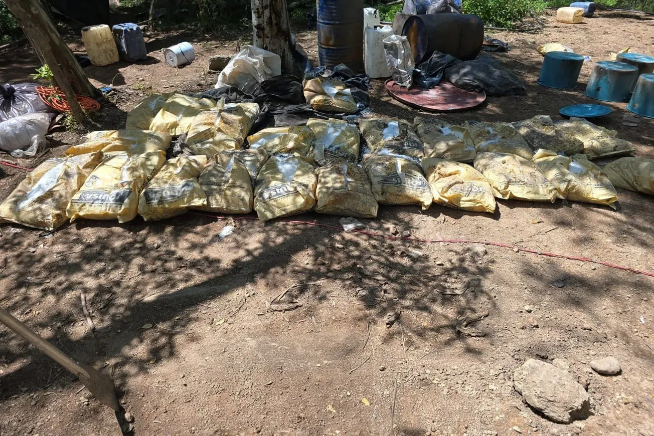 Marina asegura 21 toneladas de metanfetamina en dos laboratorios clandestinos en Durango