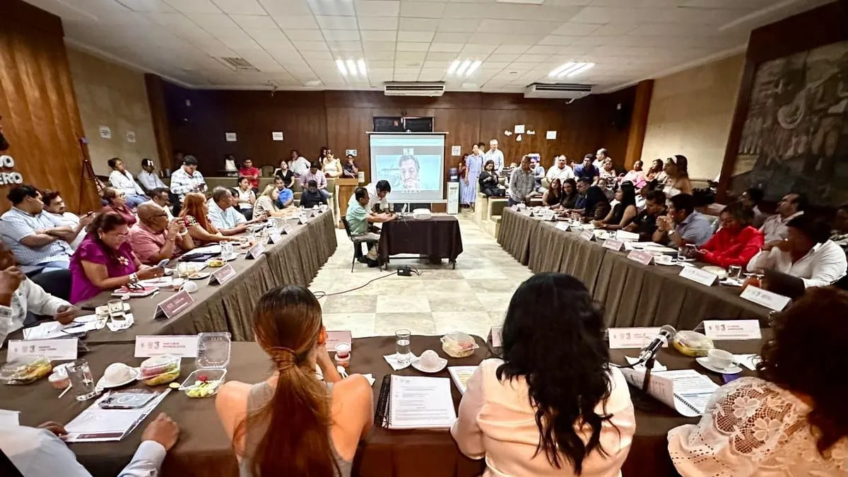 Cabildo de Acapulco analiza planes urbanos en Pie de la Cuesta y Centro Histórico