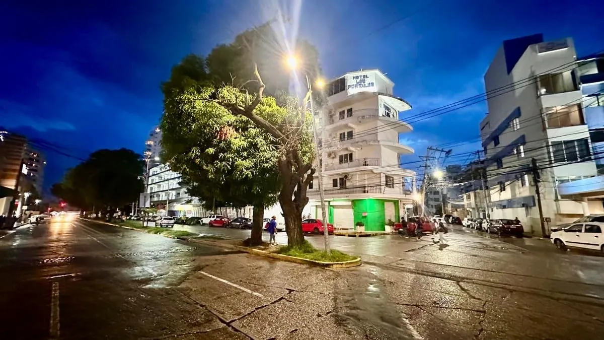 Rehabilita Gobierno de Acapulco más de 1,800 luminarias en septiembre
