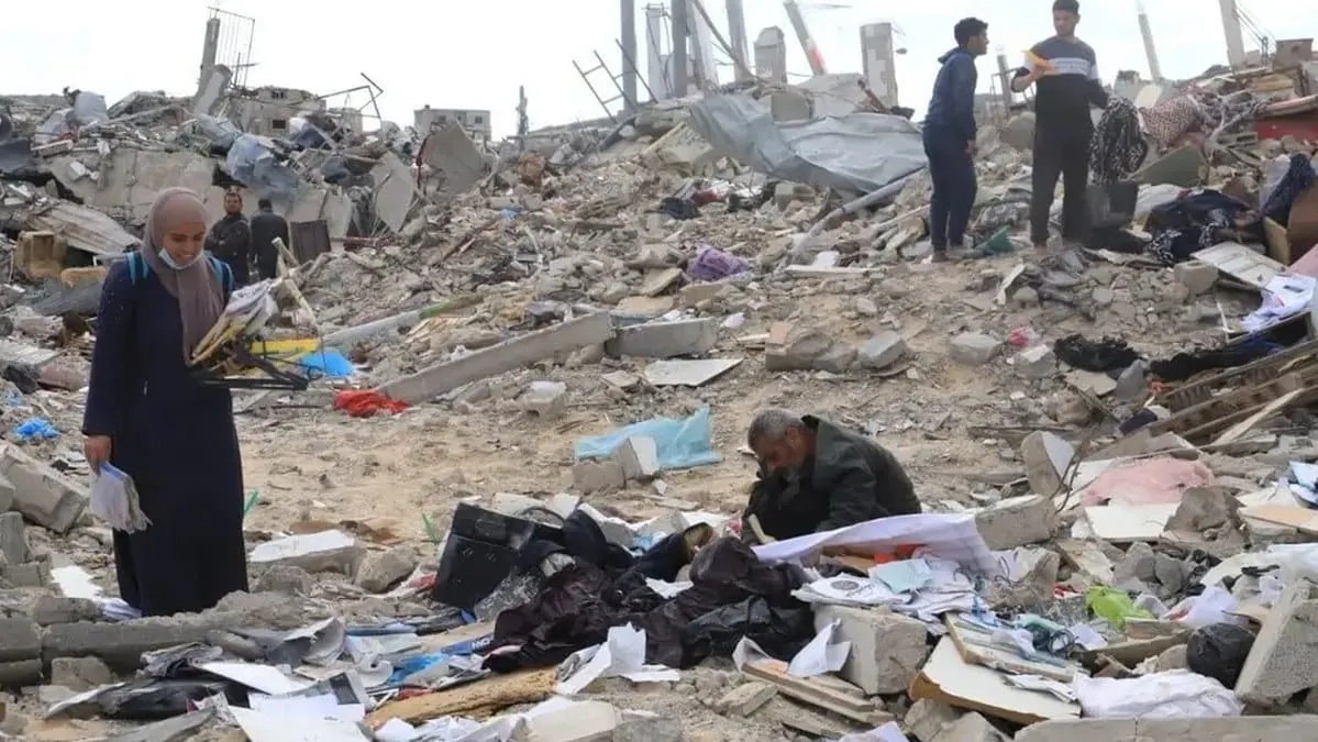 Israel anuncia alto el fuego en Gaza dejando un paisaje en ruinas; se repliega por rehenes