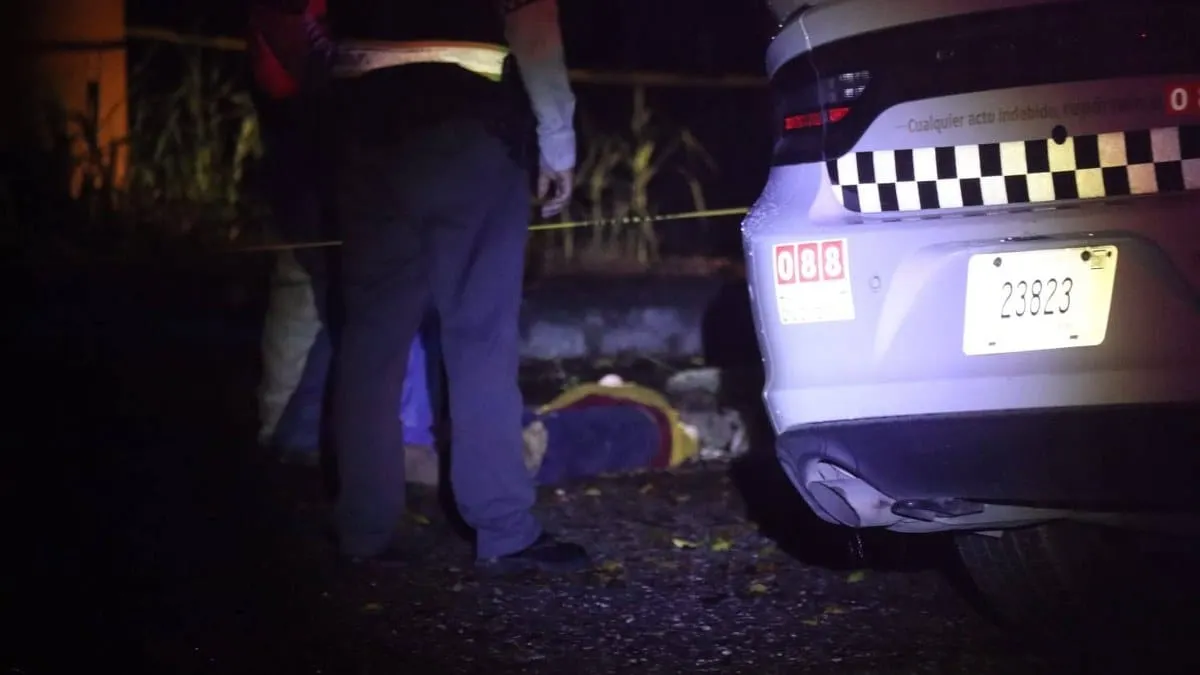 Localizan cuerpo con huellas de violencia en Carrizal de la Vía, Guerrero