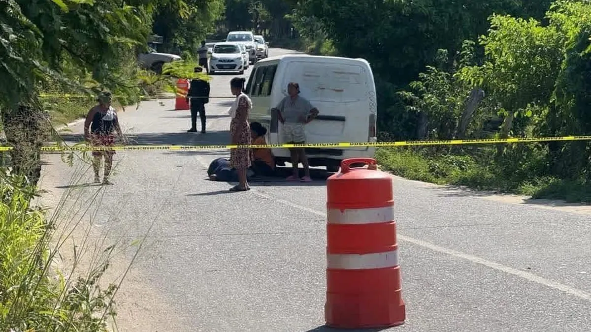 Ejecutan a urvanero de Marquelia sobre la carretera a la Barra de Tecoanapa