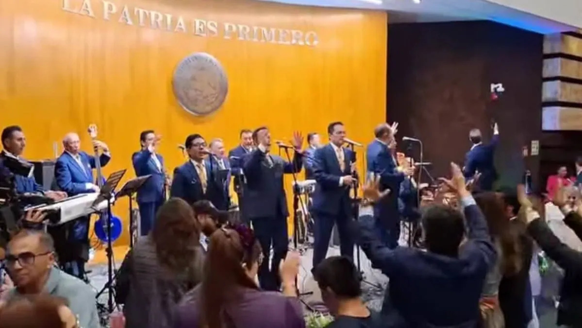 "La Patria es Primero": Sheinbaum evade criticar la frivolidad de diputados en plena emergencia nacional