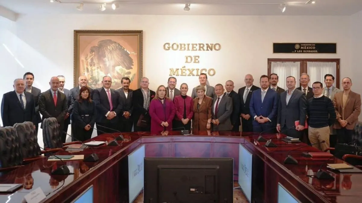 Sheinbaum refuerza estrategia de carga aérea con empresas y asociaciones en Palacio Nacional