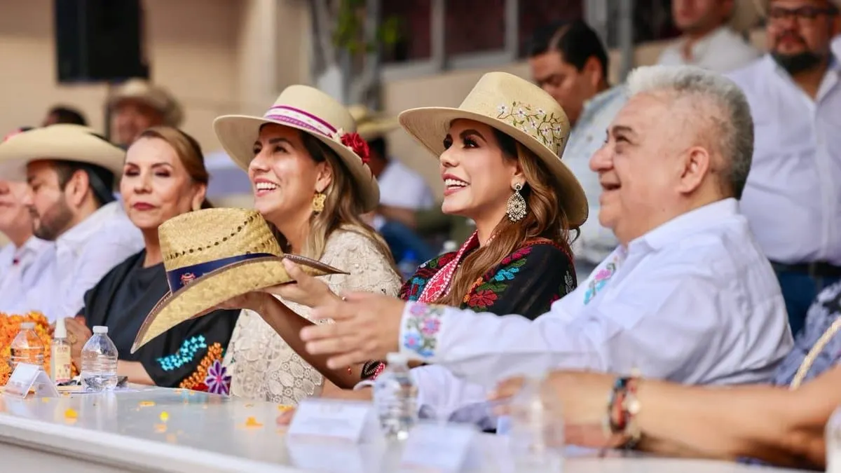 Evelyn Salgado encabeza el Pendón de Chilpancingo en el bicentenario de la Feria de San Mateo