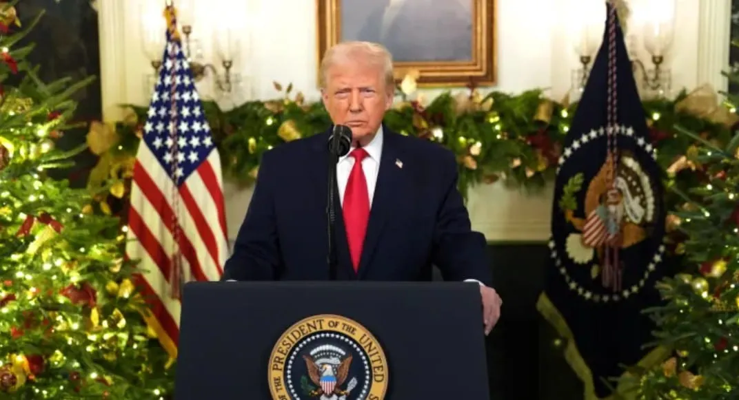 Trump culpa a migrantes en mensaje de fin de año; evita hablar de tensiones con Venezuela