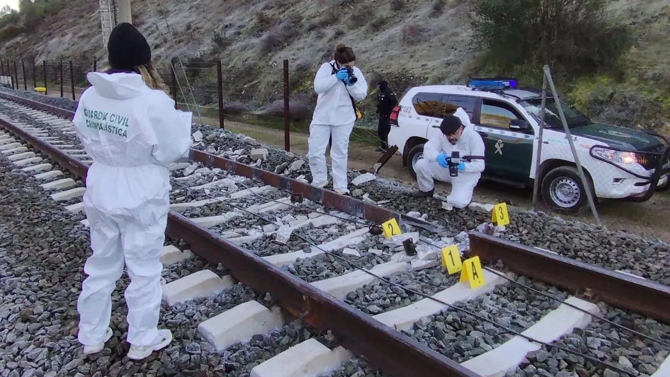 Aumenta a 41 la cifra de muertos por choque de trenes en Andalucía; inicia luto nacional en España