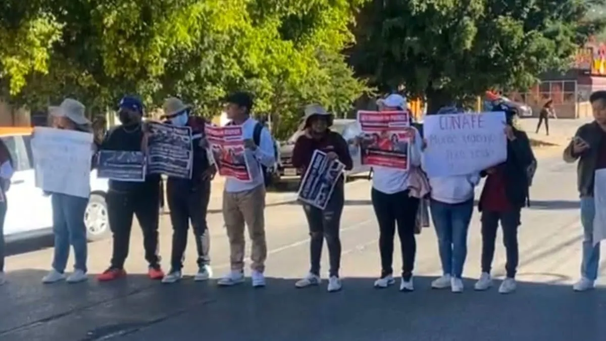 Educadores del Conafe paran labores en Guerrero por bajos salarios
