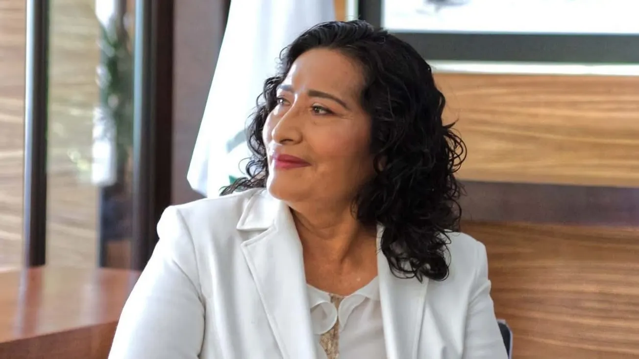 Reconocen trabajo de Abelina López en reactivación turística de Acapulco