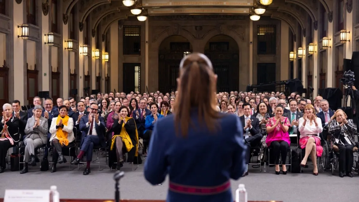 Ni petróleo ni gobiernos ajenos: Sheinbaum rechaza la injerencia de EU en Venezuela