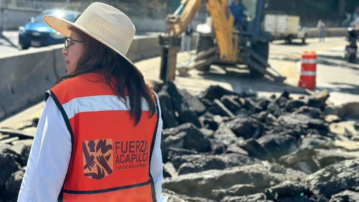 Gobierno de Acapulco repone concreto en La Tolva y Palomares para agilizar el tránsito