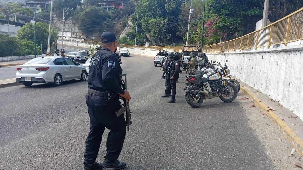 Detienen a dos tras ataque armado contra taxista en Acapulco