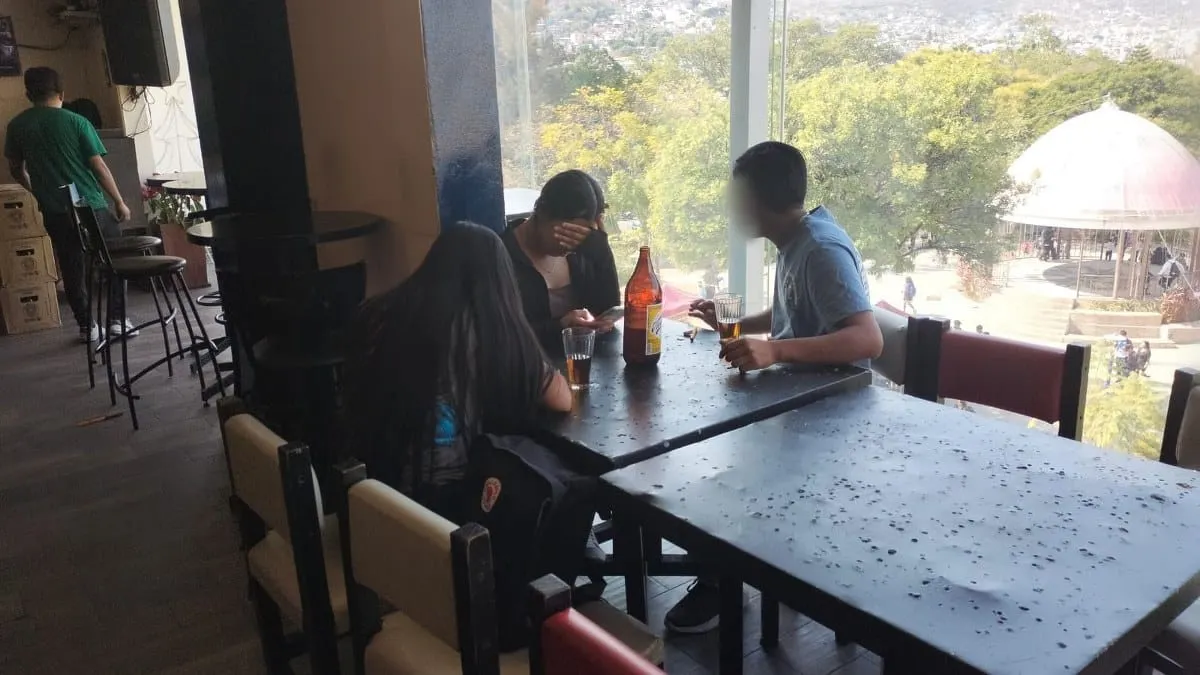 Clausuran bar en Chilpancingo por permitir consumo de alcohol a menores