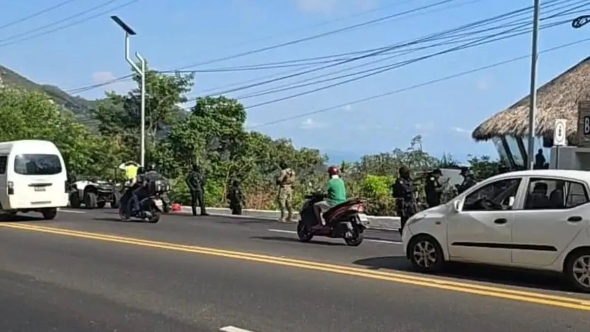 Detienen a dos tras persecución en Acapulco; cayeron a barranco