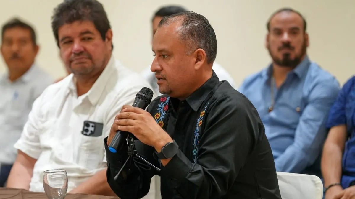 Empresarios reconocen a Abelina López por temporada vacacional en Acapulco