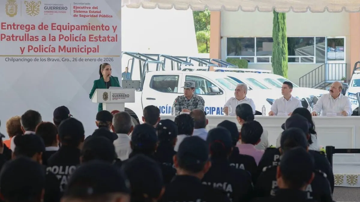 Gobierno estatal entrega patrullas a 29 municipios de Guerrero