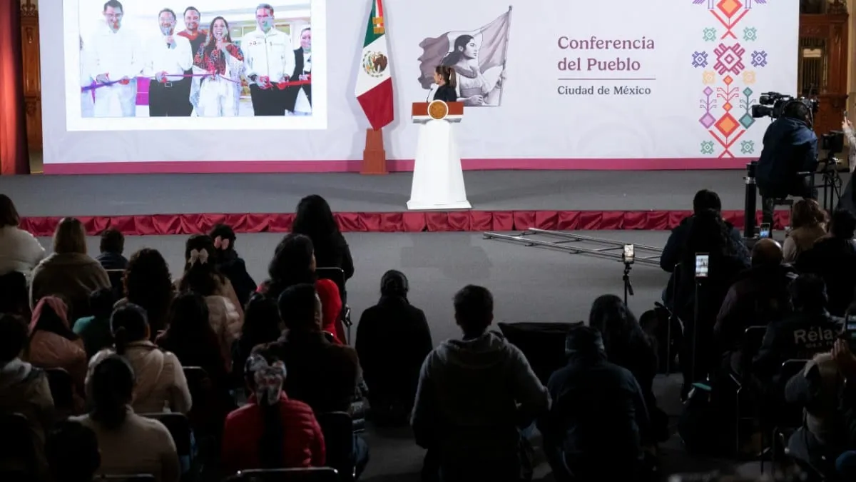 Sheinbaum reconoce guerra de desinformación en 2025, pero presume respaldo ciudadano por encima del 70%