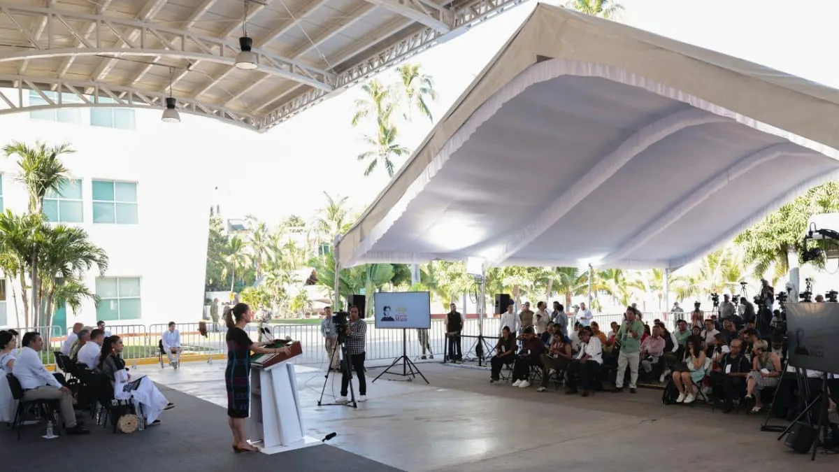 Tras los huracanes, Guerrero recibirá 4,500 mdp para carreteras y rescate de Acapulco