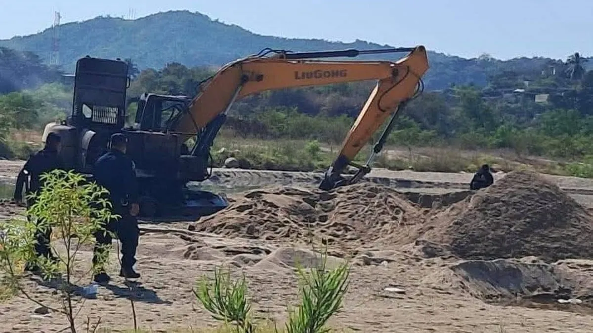Armados balean a trabajadores y queman maquinaria en Acapulco