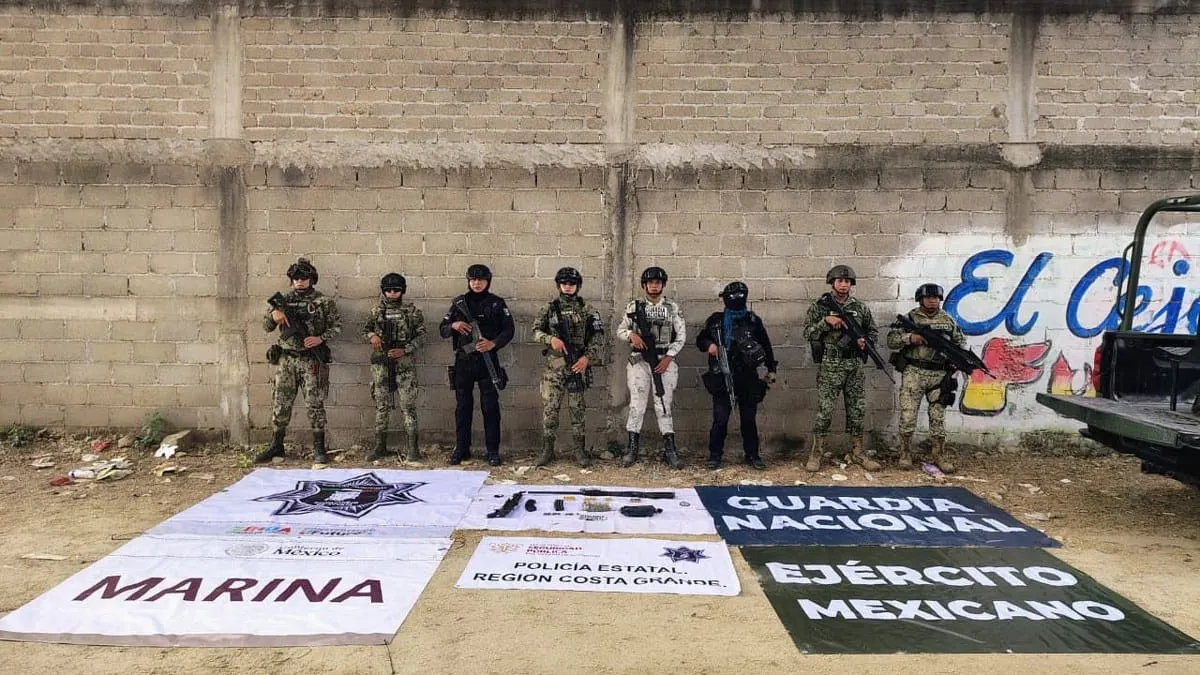 Decomisan armas y droga durante operativo de seguridad en Petatlán