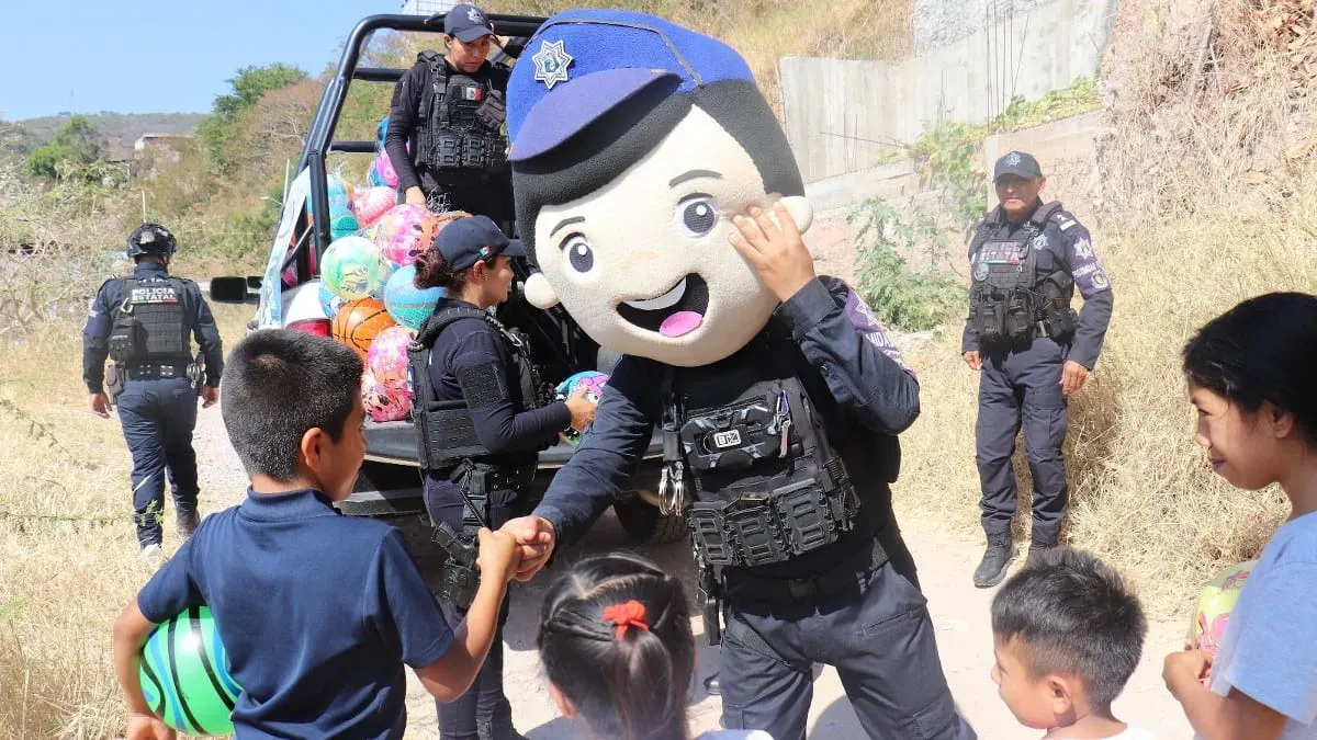 Policía de Guerrero celebra el Día de Reyes con niñas y niños de Chilpancingo
